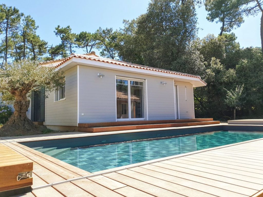 Solaireau Jard Extension ossature bois piscine terrasse coulissante ipé 1