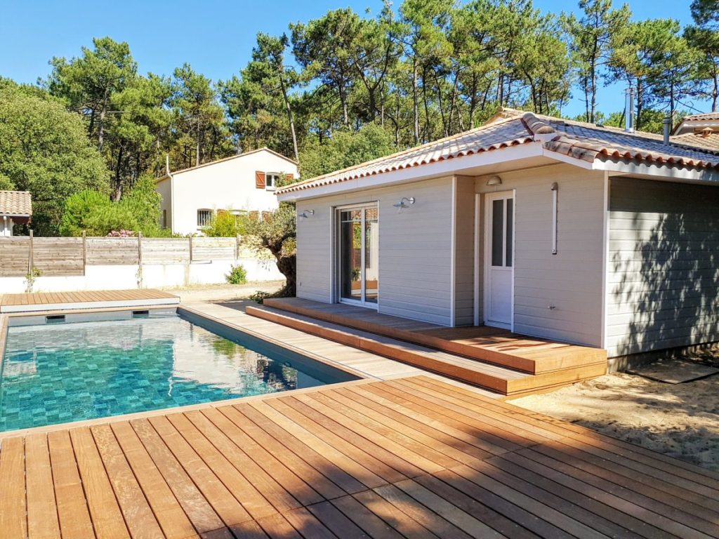 Solaireau Jard Extension ossature bois piscine terrasse ipé douche extérieure
